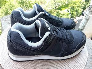 Adidasi Nike MD Runner mar. 39, UK 5.5 (25 cm) made in Indonesia.