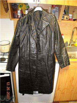 Vand haina de piele lunga, neagra, pentru femei