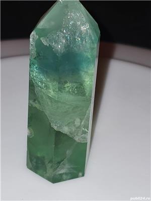 Floare de mina, mineral hexagonal verde transparent - imagine 3