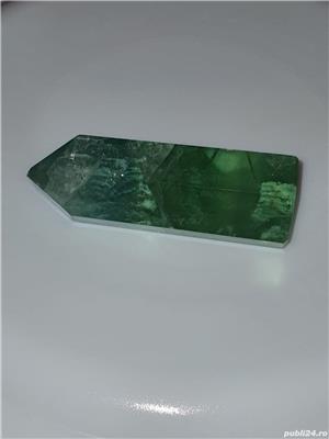 Floare de mina, mineral hexagonal verde transparent - imagine 7