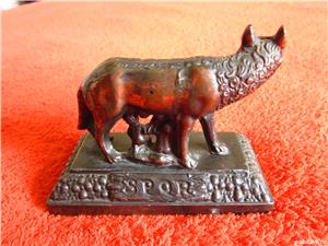 suvenir vintage, replica bronz-Lupa Capitolina -Lupoaica-Roma anii 1950 - imagine 2