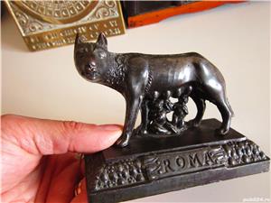 suvenir vintage, replica bronz-Lupa Capitolina -Lupoaica-Roma anii 1950 - imagine 5