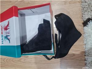 Vand sandale cu platforma