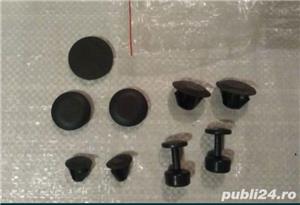 Set de 9 capace si prinderi decorative pentru autoturim