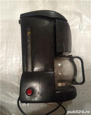 Cafetiera de la Heinner, perfect functionala - capac putin ciobit