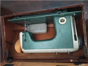 Mașina de cusut de epocă  - imagine 2