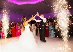 Fum greu cu gheata carbonica + artificii la dansul mirilor