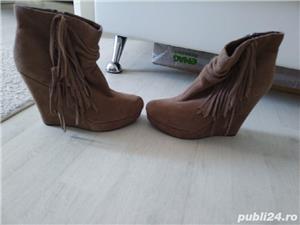 Vând botine , mărimea 39,in stare perfecta. 