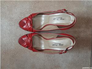 Sandale piele culoare rosu