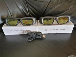 Vand doua perechi ochelari 3D pentru TV 