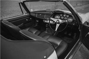 Radio auto colectie anii 1964 Nissan Mazda Toyota Mercedes Maserati - imagine 2