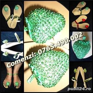 Papuci slapi dama capsuna supradimensionata pietre swarovski rosii verzi - imagine 3