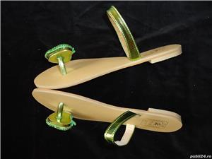 Papuci slapi dama capsuna supradimensionata pietre swarovski rosii verzi - imagine 5