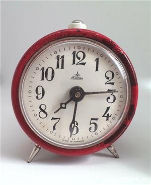 1 ceas masă ARADORA, anii '70, full metal, funcțional