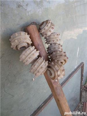 vând geamuri pentru tractor U650, combina Class  - imagine 4