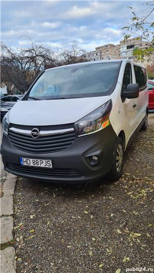 Transport persoane cu microbuze VW Crafter - 20 locuri,an 2016 si Opel Vivaro de 8+1 locuri,an 2020.