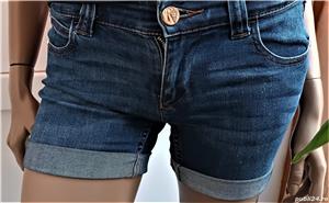 corset intimissimi, pantaloni scurti denim, Armani Jeans - imagine 5