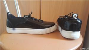 Vând sneakerși damă nr. 37!