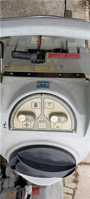 Masina curatat pardoseli-de inchiriat - imagine 2