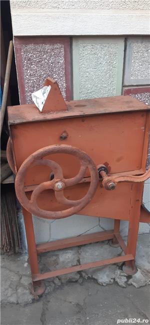 Masina de curatat stiuleti porumb