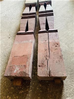 Vând 2 Stâlpi ciopliți din stejar 220/24/11 cm.