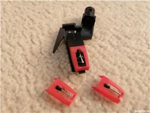 Vand headshell + doza cu ac + 2 ace de rezerva pentru pick-up.