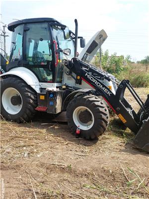 Închiriez Buldoexcavator