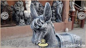 Statuetă măgăruș cu vază, gri patinat, model S29.