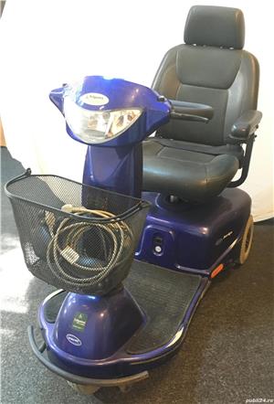 Scaun invalid de tip Scuter cu trei roti pline, AURIGA