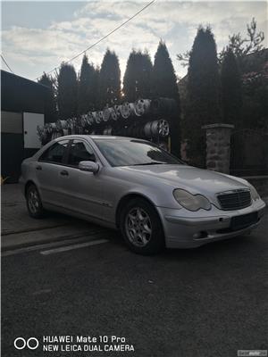 Dezmembrez mercedes C 220 cdi  - imagine 2