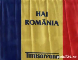 tricolor inscripţionat "Hai România"