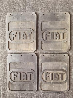 Set 4 presuri noroi pentru FIAT. Masina de epoca Fiat. De colectie
