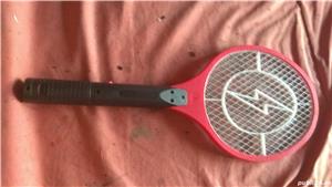 paleta electrica pentru muste si tantari