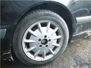 dezmembrez Mercedes E220 CDI W 210 motor 2.2 de Sprinter - imagine 4