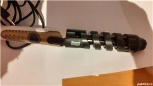 Ondulator de par spiralat