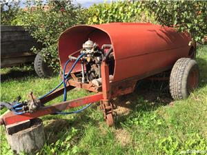 Vand pompa de stropit tractata 1000 litri cu vant super pompa