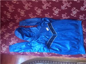 Vând jacheta de dama din fâș Nike, noua, marimea M - imagine 3