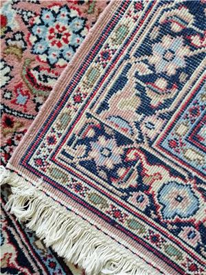 Covor artizanal, lucrat manual, din lana.  - imagine 2