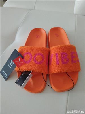 Vând șlapi fashion produs de calitate, produs nou nout. 