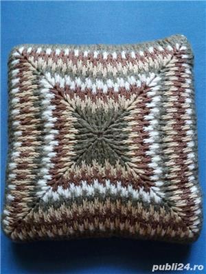 Pernite decor, NOI- 40x40cm- executate manual- umplutura puf gasca - imagine 4