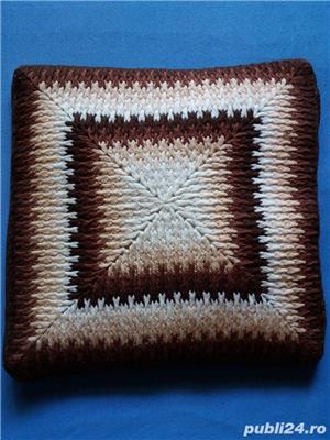 Pernite decor, NOI- 40x40cm- executate manual- umplutura puf gasca - imagine 8