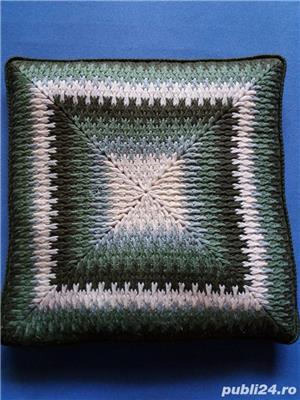 Pernite decor, NOI- 40x40cm- executate manual- umplutura puf gasca - imagine 5
