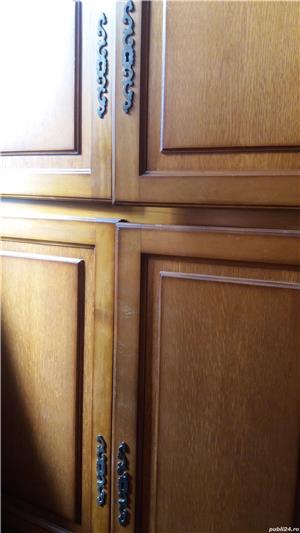 vand  mobila   frumoasa  din  lemn  masiv 