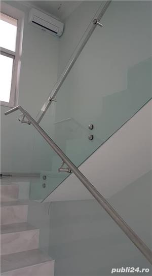 Un alt model pe care l-a realizat firma noastră este o balustradă cu sticlă securizată