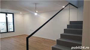 Balustradă cu sticlă securizată asamblată în conectori 