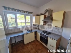 Apartament cu scara interioara de vanzare Sebes in zona rezidentiala - imagine 7