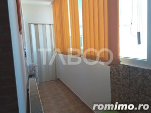 Apartament 78 mp 3 camere 2 bai etaj 3 balcon zona buna Cisnadie - imagine 12