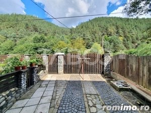 Casa de vanzare cu 6 camere in drumul spre Paltinis