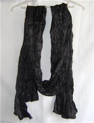 Esarfă neagră, 9 lei