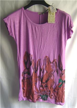 Tricou mov, cu etichetă